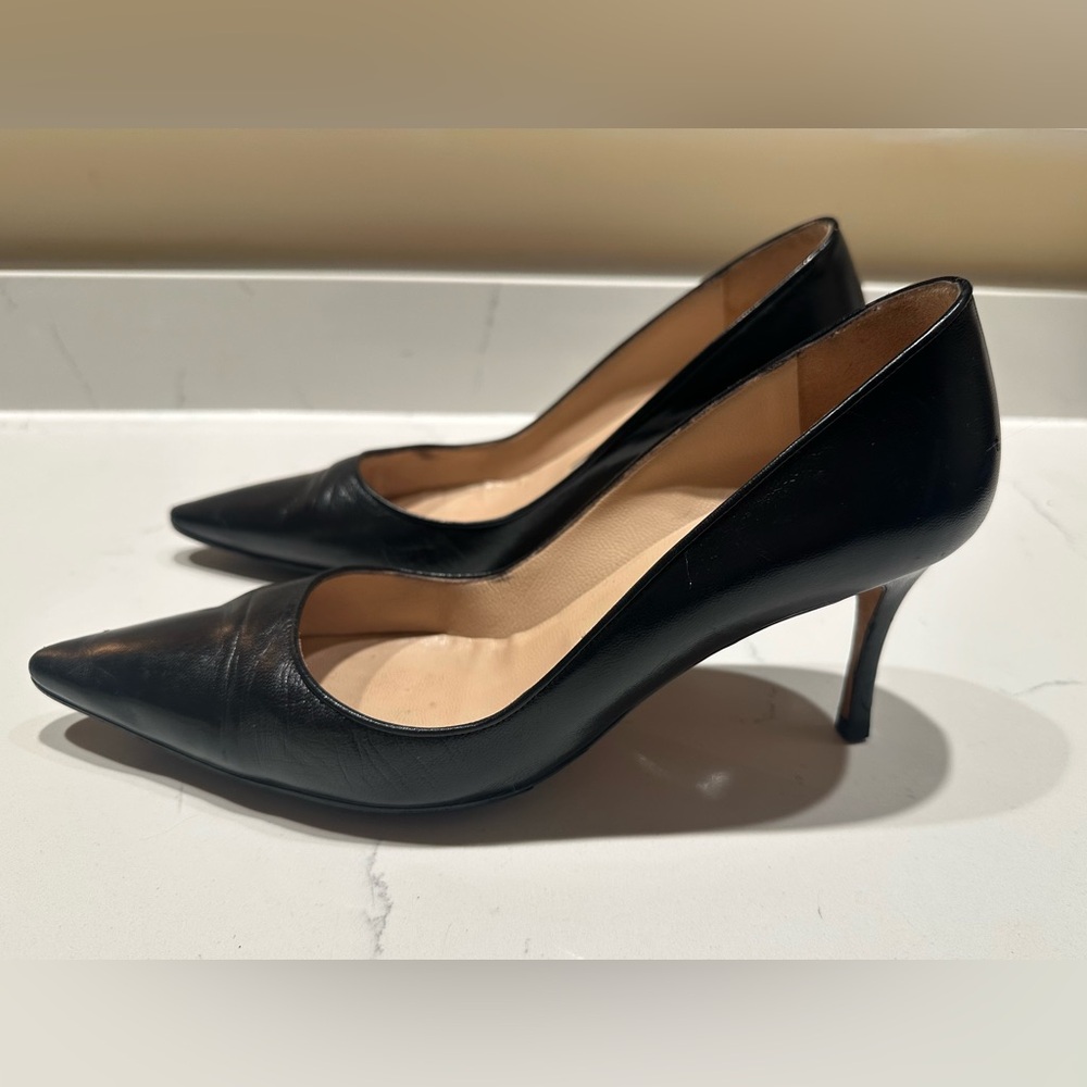 Manolo Blahnik Classic Black Leather Heels - size 9 / IT 39 - Picture 4 of 7
